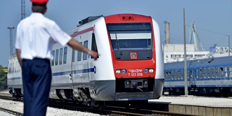 Slobodna Dalmacija – Kaštelani i Splićani tijekom ljeta neće ostati bez važne prometne veze, HDZ-ov gradonačelnik izborio se kod ‘svojih’