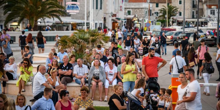 Nova turistička tura ‘U đir s klapom’ oduševila posjetitelje: ‘Briljantno! Lijepo je čuti sve ove ljude kako pjevaju s njima’