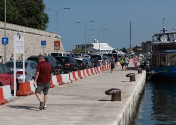 Ozbiljno pijana 53-godišnjakinja vrijeđala policajce i pokazivala im srednji prst