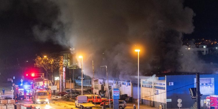 Slobodna Dalmacija – Poznatu splitsku vulkanizersku radnju usred noći uništio požar, vlasnik ne odustaje: Vraćamo se na tržište u novom ruhu!