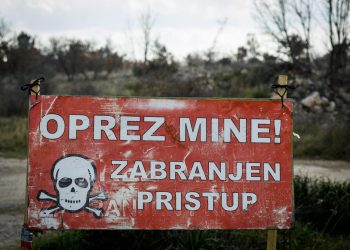 Češki turisti i nakon tragedije s nađenom minom hrle na vojni poligon kraj Knina: ‘Nema zabrane prilaza, ni policije’