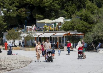 Slobodna Dalmacija – Traži se Pepeljuga s Ovčica, noćas je zaboravila sandale na poznatoj splitskoj plaži