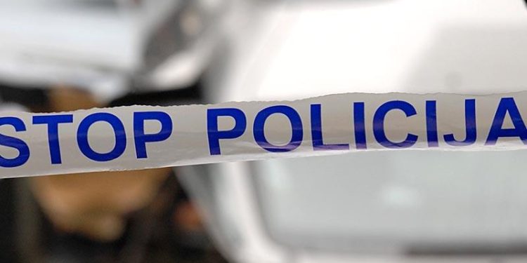 Alkoholizirani 25-godišnjak vrijeđao goste kafića i pokazivao im spolovilo. Odbio se testirati na droge, a bio je i bez dokumenata