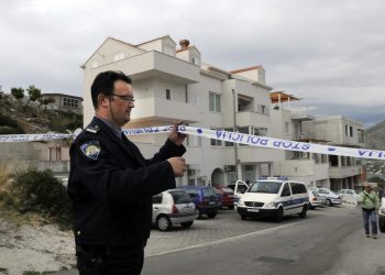 Slobodna Dalmacija – Tragedija u Kaštelima: mlađi radnik jutros poginuo na skeli uz privatnu kuću, na terenu su sve službe, doznajemo uzrok