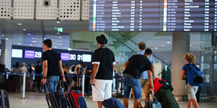 Slobodna Dalmacija – Kroz splitsku zračnu i trajektnu luku ovog vikenda proći će 106.000 putnika: ‘Imamo najavu dolaska 195 zrakoplova’