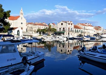 Slobodna Dalmacija – Katastrofa na Hvaru, turističko središte od sinoć je bez struje: ‘Propada nan spiza u frižiderima, gosti će pobić!’