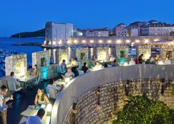 Dubrovački 360 još uvijek je na vrhu, zvjezdicu potvrdili i korčulanskom Lešić Dimitriju, Taj Mahal opravdao je Bib Gourmand, a u preporukama vodiča brojni su lokali s juga