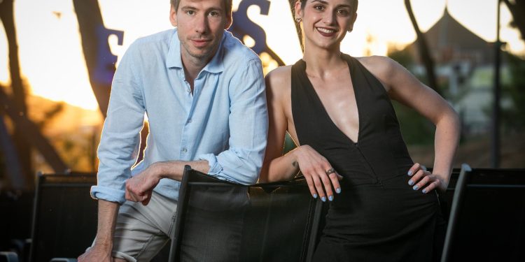 Mladi zadarski glumci Silvio Mumelaš i Lara Nekić dio su prvog hrvatskog filma koji je pobijedio u Cannesu. “I 30 godina kasnije, tema je aktualna”