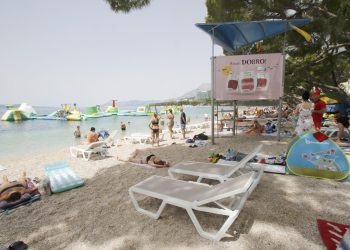 Slobodna Dalmacija – Nema nam spasa! U Makarskoj im nude plaću od 2000 eura, a jedva našli četvero zainteresiranih za posao