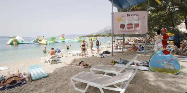 Slobodna Dalmacija – Nema nam spasa! U Makarskoj im nude plaću od 2000 eura, a jedva našli četvero zainteresiranih za posao