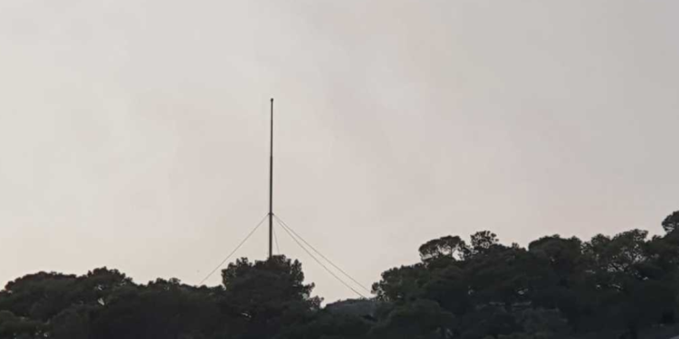 Slobodna Dalmacija – Ukradena zastava s vrha Marjana, Javna ustanova prijavila krađu. Gradska vijećnica: Kako se to čuvaju naše svetinje?!