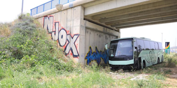 Slobodna Dalmacija – Pukom srećom u Kaštelima je izbjegnuta veća nesreća. Pogledajte gdje se autobus zaustavio, a u blizini je i benzinska…