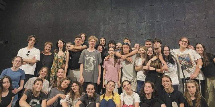 I njima je počelo ljeto. Polaznici Dramskog studija ‘Ivana Jelić’ zahvalili publici: ‘Bez vas ništa, s vama sve!’