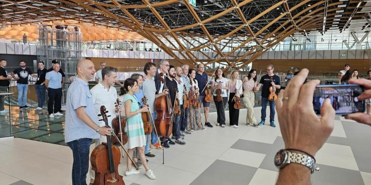 Slobodna Dalmacija – VIDEO Talijanski mediji pohvalili izvedbu s Melodija Jadrana. Pogledajte vesele svirače, oduševili su okupljene