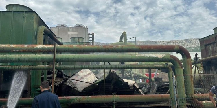 Slobodna Dalmacija – Otkrivamo detalje o uzrocima velikog požara u krugu nekadašnje Željezare Split, pogledajte fotografije akcije spašavanja