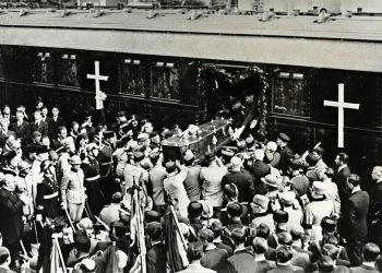 Slobodna Dalmacija – Mrtva tijela poznatog vladara i njegove supruge nakon povijesnog atentata prošla su i kroz Split: zavladala je žalost…