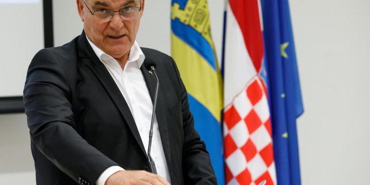 Slobodna Dalmacija – Župan Boban o (ne)spornom spajanju županijske ustanove s KBC-om: ‘Stomatolozi se sele na Križine, nema uhljebljivanja’