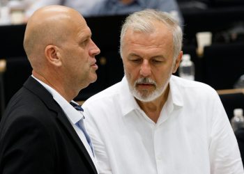 Slobodna Dalmacija – Ante Sanader žestoko ‘oprao’ Mira Bulja: Nesposobni ste, ni eura niste povukli za građane!; Sinjanin mu nije ostao dužan