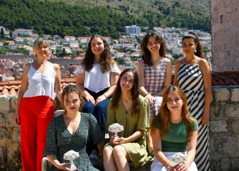 Uspjesi se nižu, profesorice Vanda i Dora s učenicama Ivom, Mijom, Martom, Karmen i Martom opet su u Grad donijele čak tri Oskara znanja!