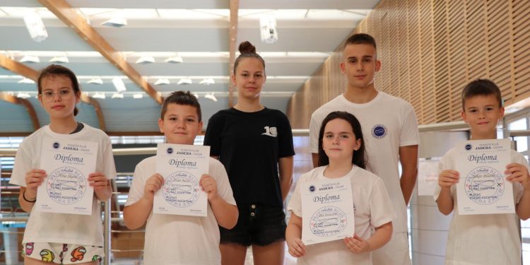 Završena obuka neplivača u OŠ Vladimir Nazor Škabrnja i Prkos