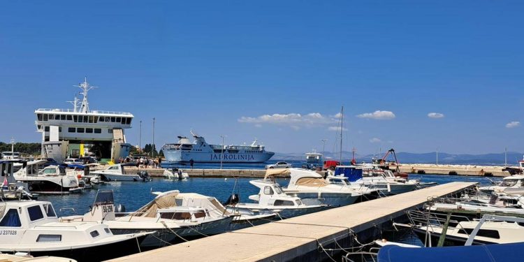 Slobodna Dalmacija – Ovo se ne viđa često! Pogledajte kako je danas izgledala glavna bračka luka; ako je danas ovako, što će tek biti…