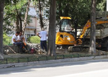 Slobodna Dalmacija – Pukla cijev na poznatom splitskom križanju! Ekipa iz ‘Vodovoda’ je na terenu, znamo kad će popraviti kvar…