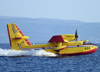 38 vatrogasaca, 12 vozila i dva kanadera gasili su na Braču, evo kakvo je trenutno stanje