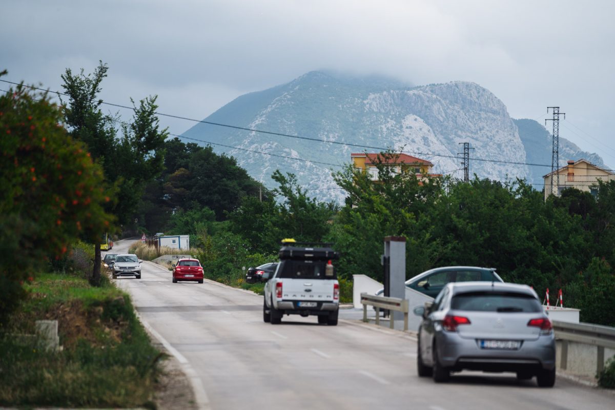 5 31 cesta tugare omis zaobilaznica most cetina promet panorama ilustracija 2