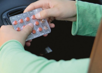 Auto Klub – Liječnici mogu zabraniti vožnju onima koji piju neke tablete protiv glavobolje?