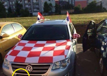 Auto Klub – Navijački auto s bijelo crvenim poljima oduševio prolaznike, pažnju privukla registracija