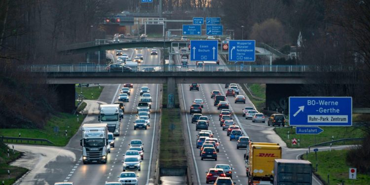 Auto Klub – Njemačka vlada za milijardu eura planira proširiti Autobahn na nevjerojatnih deset traka, počeli prosvjedi