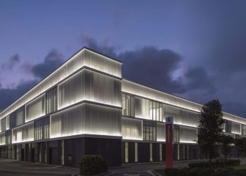 Auto Klub – Novo doba: Ferrari je otvorio ‘tvornicu budućnosti’ u kojoj će proizvoditi i električni model