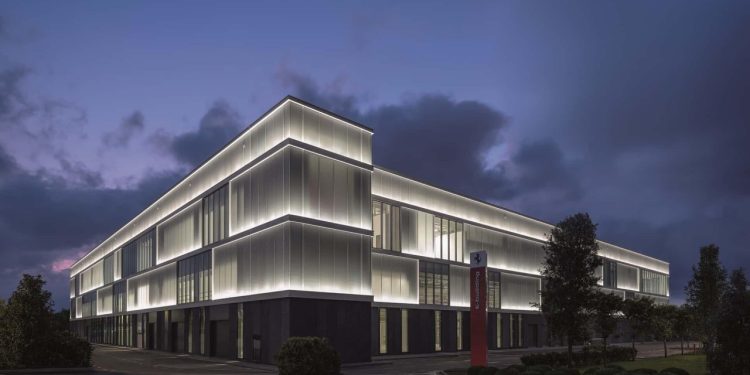 Auto Klub – Novo doba: Ferrari je otvorio ‘tvornicu budućnosti’ u kojoj će proizvoditi i električni model