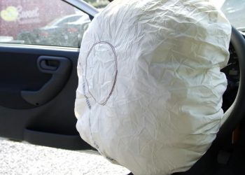 Auto Klub – Pevaranti zarađuju, ljudi stradavaju: Na tržištu je sve više krivotvorenih zračnih jastuka