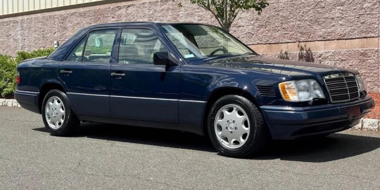 Auto Klub – Postao skupi klasik: Dizelski Mercedesi W124 E-klase se prodaju za više od 100.000 dolara!