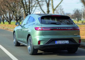 Auto Klub – Seres 5 80 kWh 4×4 Premium na testu: Kineska prestižna električna krstarica puca od snage i prestiža