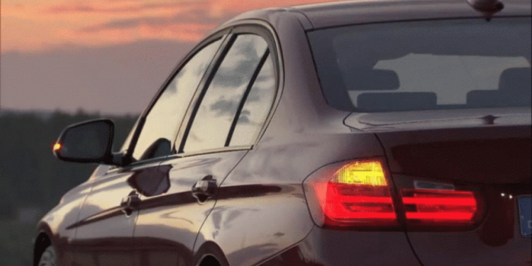 Auto Klub – Svaki četvrti vozač to ne zna: Ovako se pravilno signalizira u kružnom toku