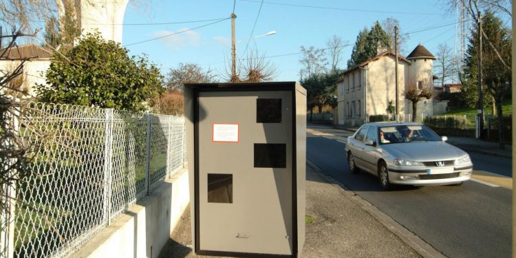 Auto Klub – Svaki susjed, policajac: U ovoj je europskoj zemlji dopušteno građanima da sami postavljaju lažne radare