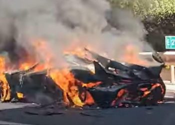 Auto Klub – U Grčkoj je izgorio hiperautomobil Jesko, a Koenigsegg upozorava kupce: Prestanite ih voziti