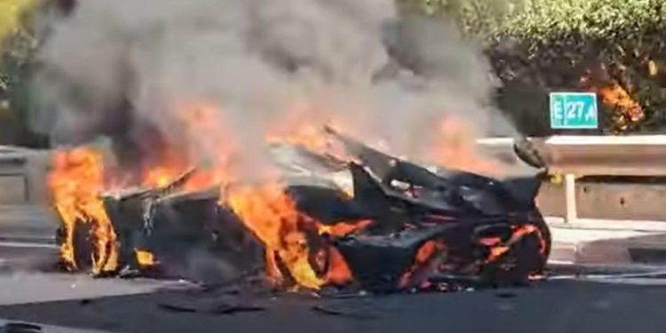Auto Klub – U Grčkoj je izgorio hiperautomobil Jesko, a Koenigsegg upozorava kupce: Prestanite ih voziti