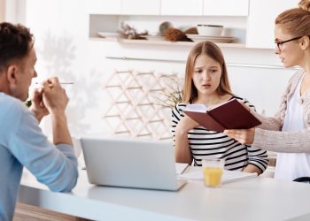 BUDITE STROGI, ALI NE PREVIŠE Djeca koja su stalno kritizrana, u odrasloj dobi bore se s ovim problemima | NACIONAL.HR