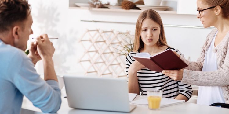 BUDITE STROGI, ALI NE PREVIŠE Djeca koja su stalno kritizrana, u odrasloj dobi bore se s ovim problemima | NACIONAL.HR