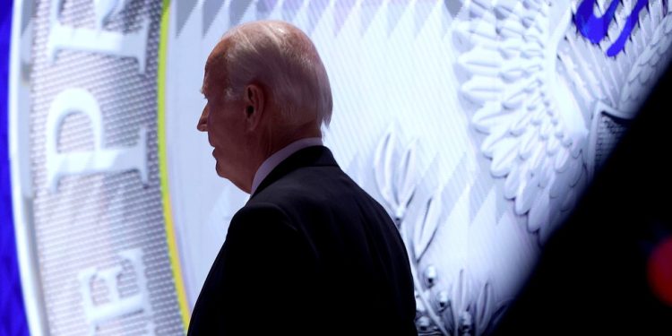 Bidenov tim nudi izgovor za debatni nastup – Axios — RT World News