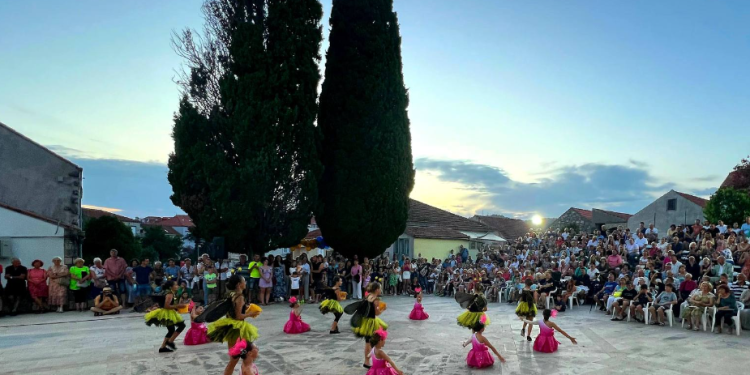 Bogati ljetni program u Veloj Luci na Korčuli!