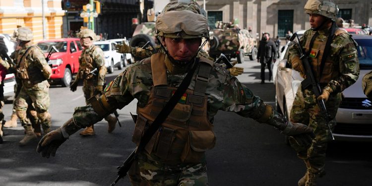 Bolivijski predsjednik upozorava na “nepravilno” vojno raspoređivanje u glavnom gradu, što povećava strah od puča