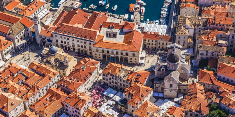 Britanci “udarili” po Dubrovniku:”Ovo je balkanski Disneyland, tu više nema hrvatske kulture!”