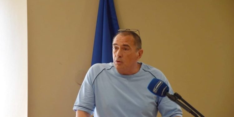 Burna sjednica u Kaštelima. Nezavisni Željan Jurlin: “Nisam nazvao sve članove HDZ-a zločinačkom niti kriminalnom organizacijom”