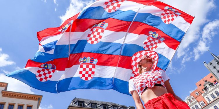 CRO-LEIPZIG! Ludnica na ulicama, pogledajte zagrijavanje naših navijača | NACIONAL.HR