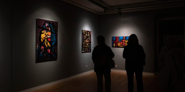 Crvenom bojom išarana vrata Klovićevih dvora: ‘Agresivni vandalizam, duboko negodujemo’