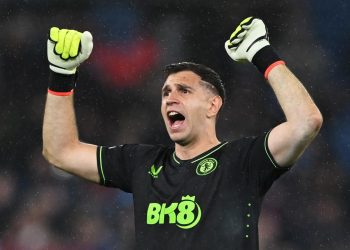 Dibu uzvraća i ušutkava čileanske ludosti Martineza, broja 1